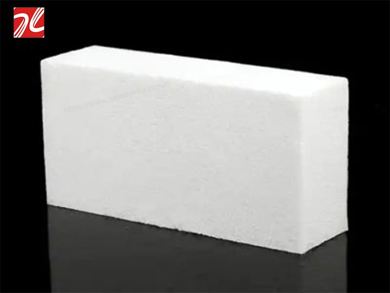 Corundum brick